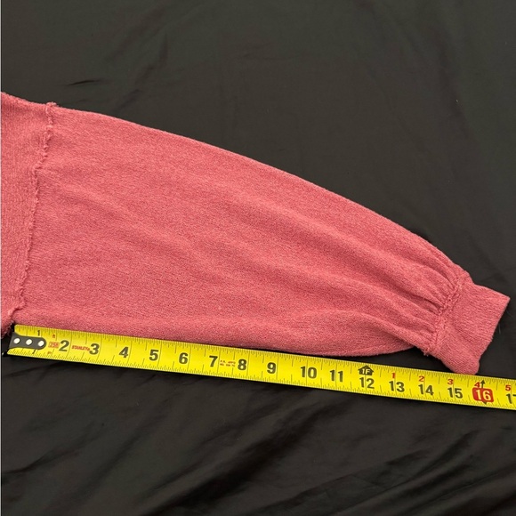 We The Free Free People Pink Raw Hem Knit Pullover Top Small Slouchy Lightweight - Picture 6 of 9